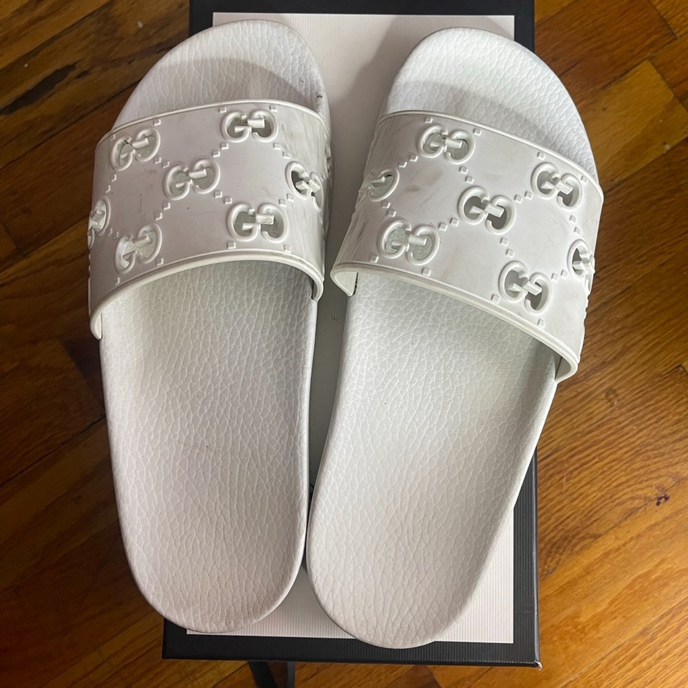 Size 42 rubber Gucci sandals